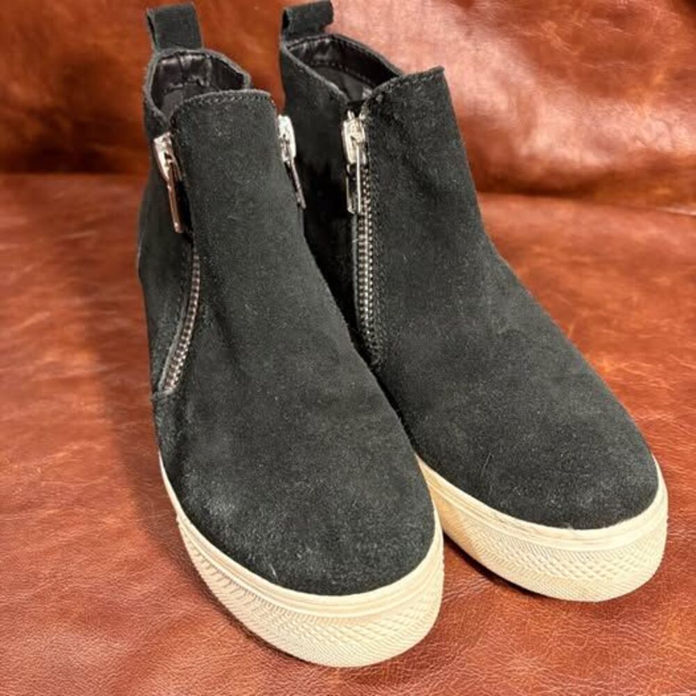 Steve Madden Wedgie Black Suede Hidden Wedge Sneakers Women's Size 7M WEDG01S1